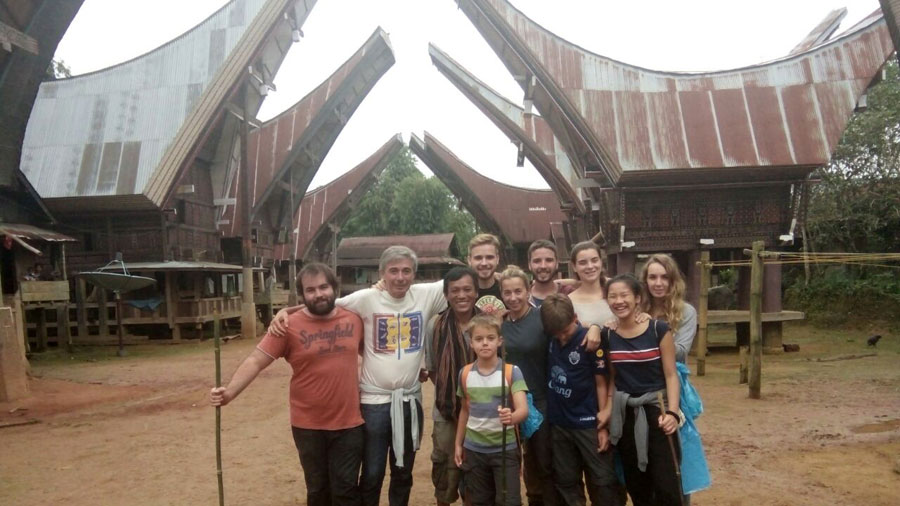 Visita Tana Toraja, funerales, tumbas, trekking en Limbong, Batatumonga